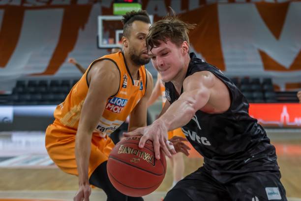 进攻乃至中 进攻乃至中