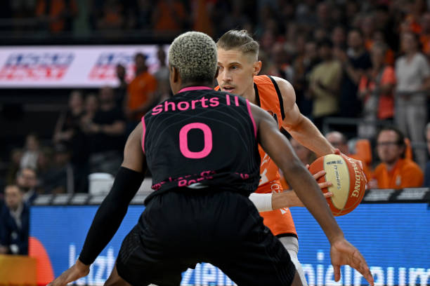 的赛季中 的赛季中